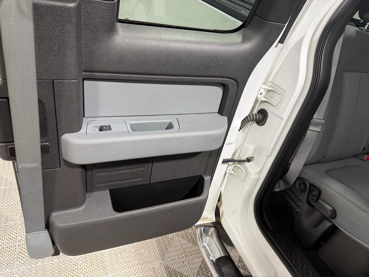 Used 2014 Ford F150 XLT AWD/4WD image 16