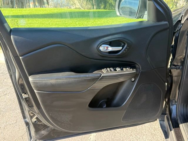 Used 2015 Jeep Cherokee Limited w/ Luxury Group image 7