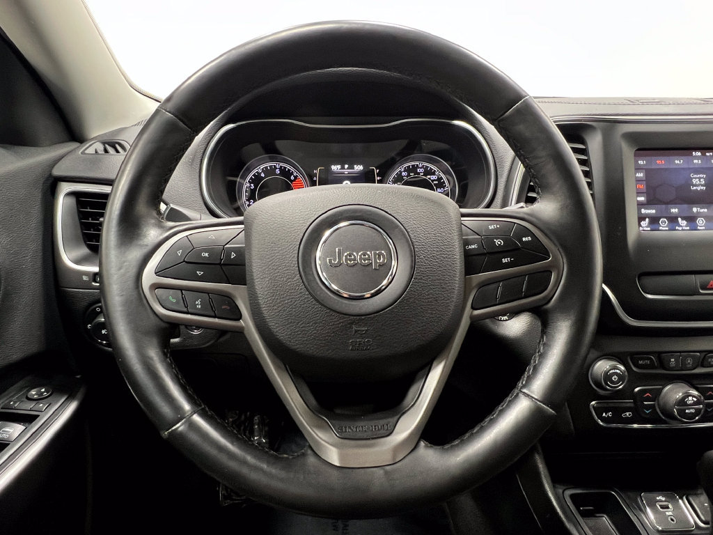Used 2019 Jeep Cherokee Latitude Plus w/ Comfort/Convenience Group FWD image 21
