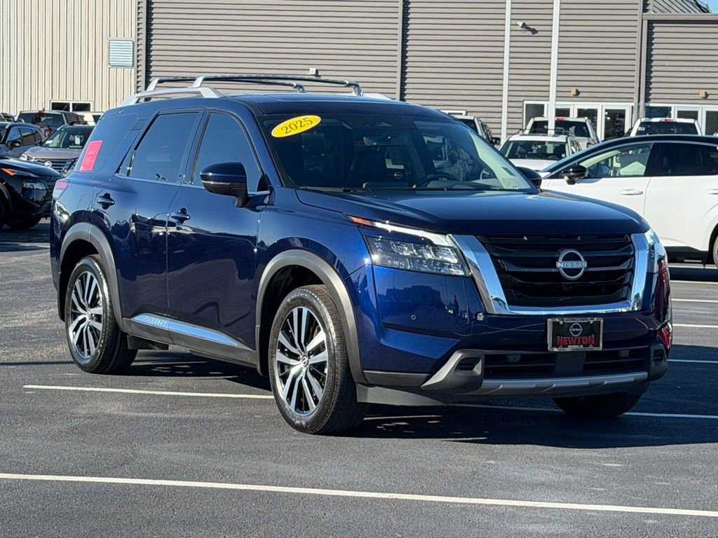Used 2025 Nissan Pathfinder Platinum image 2