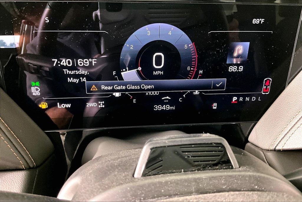 Used 2025 GMC Yukon AT4 w/ AT4 Premium Plus Package AWD/4WD image 12
