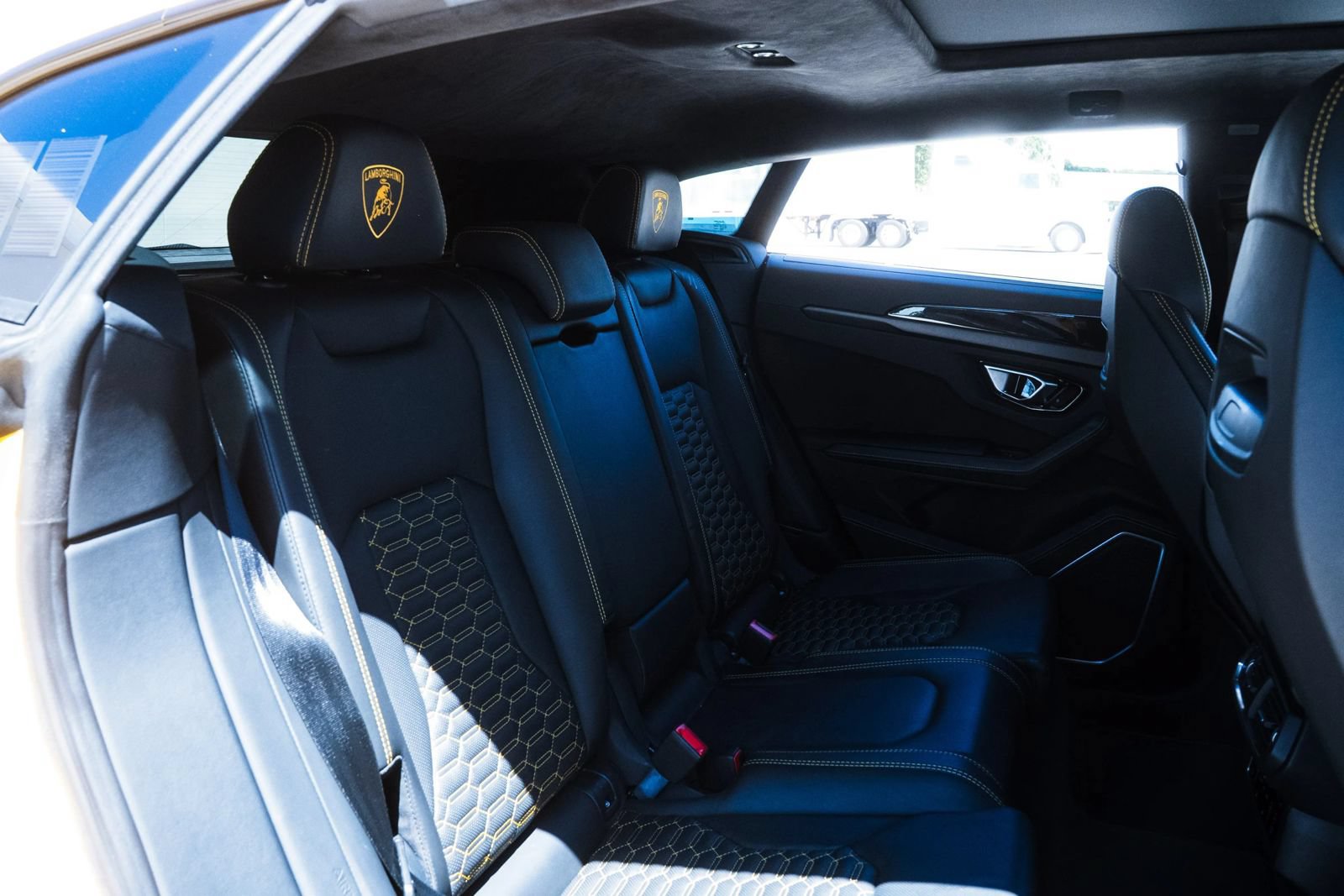 Used 2021 Lamborghini Urus AWD/4WD image 35