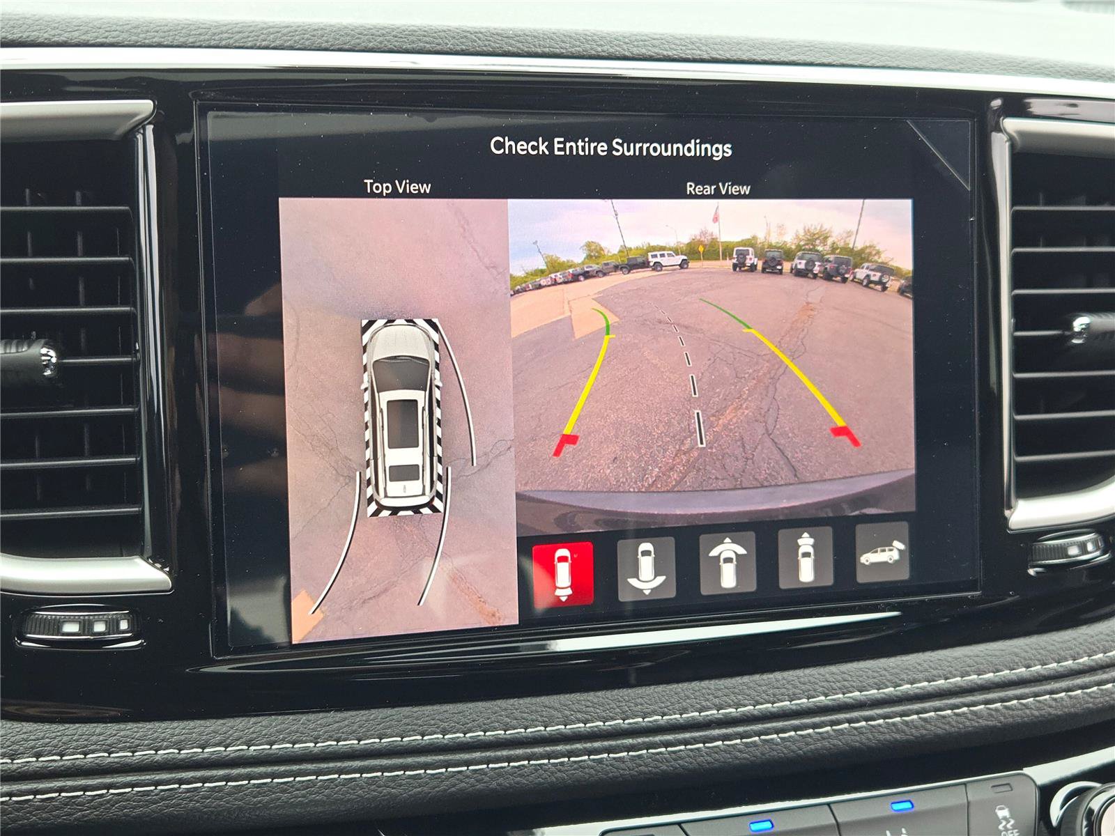 New 2027 Chrysler Pacifica Limited AWD/4WD image 31