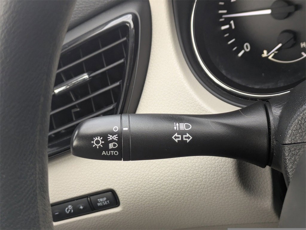 Used 2020 Nissan Rogue Sport SV image 27