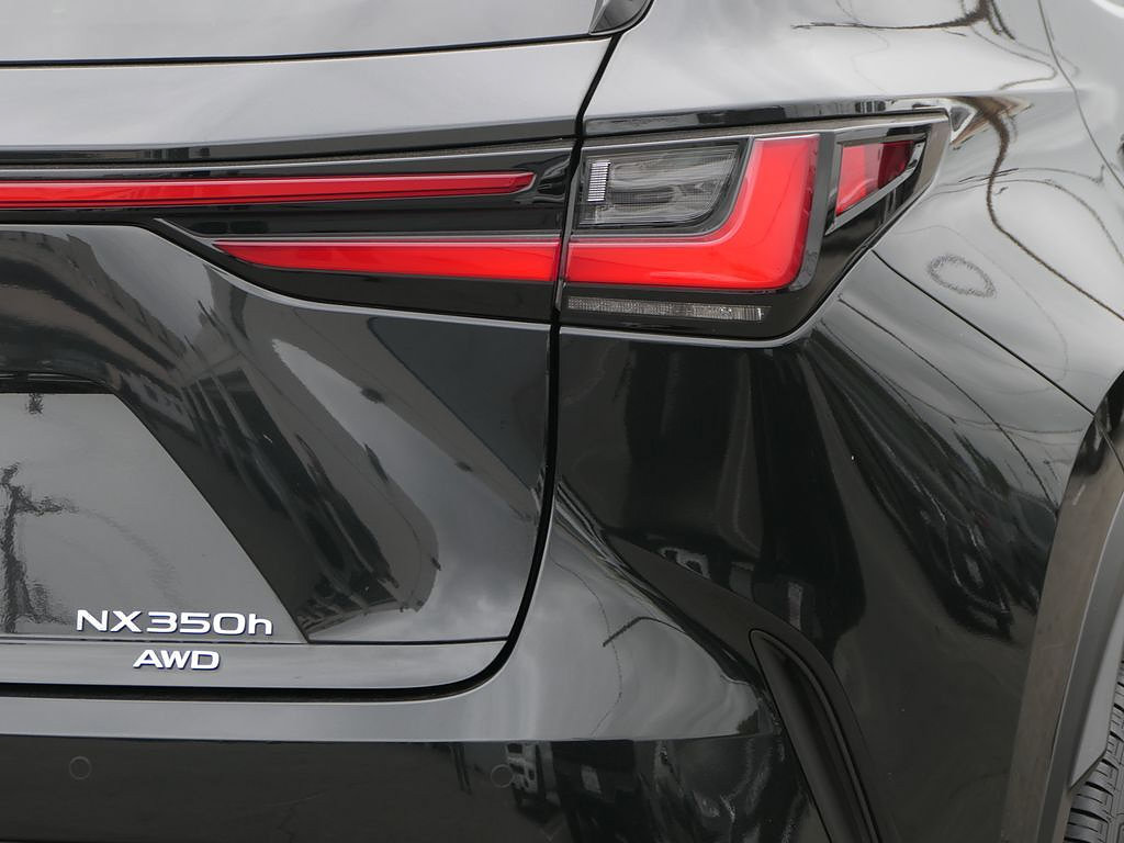 Used 2024 Lexus NX 350h AWD w/ Vision Package image 4