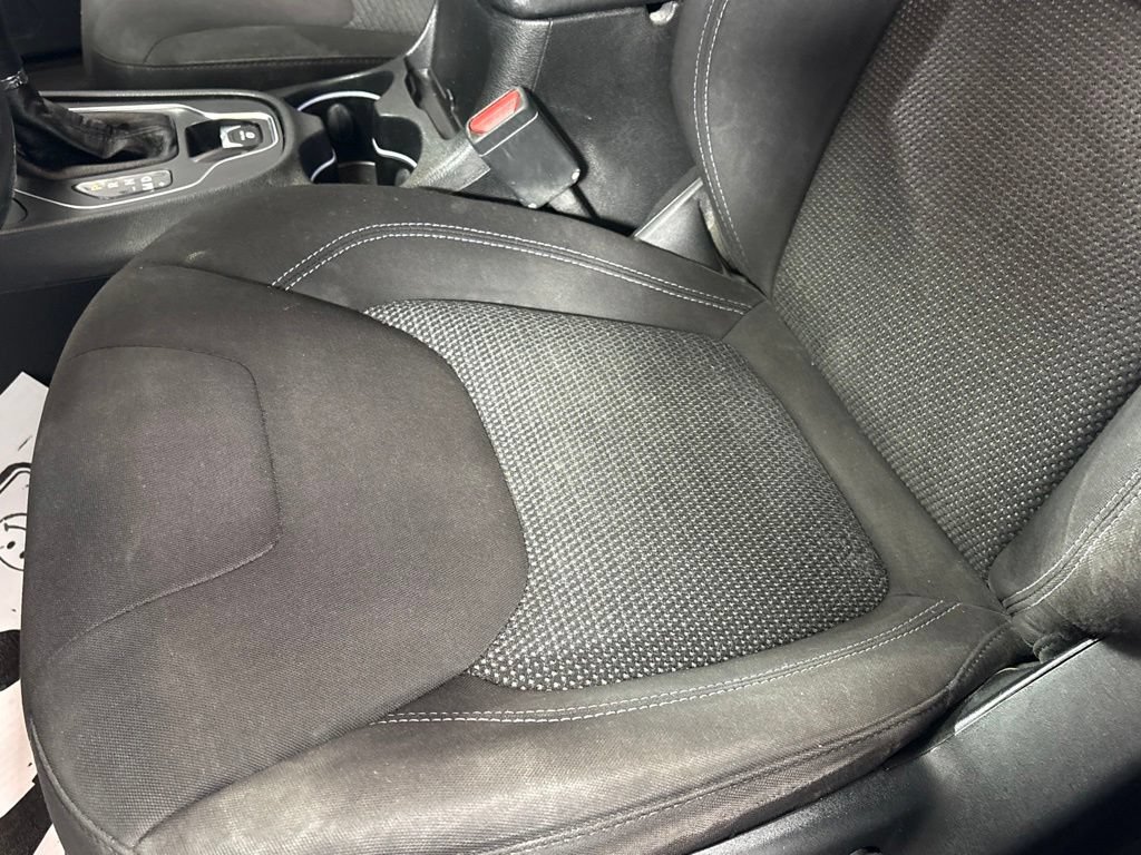 Used 2019 Jeep Cherokee Latitude w/ Cold Weather Group AWD/4WD image 13
