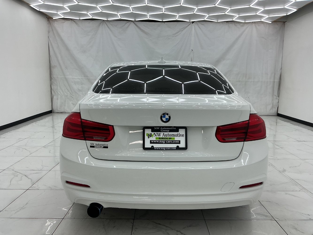 Used 2018 BMW 320i Sedan RWD image 10