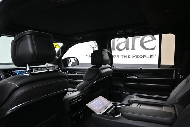 Used 2023 Jeep Grand Wagoneer Series II AWD/4WD image 27