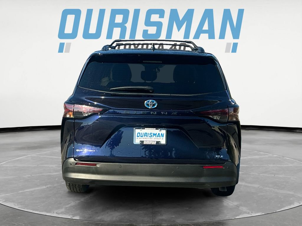 Used 2025 Toyota Sienna XLE image 5