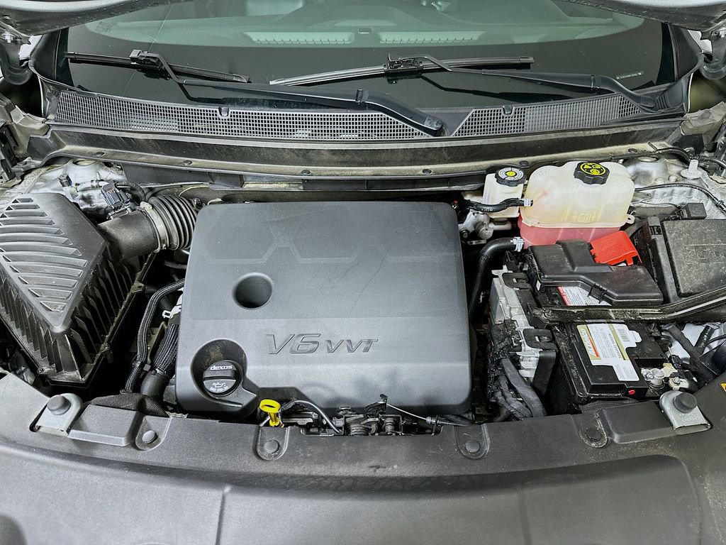 Used 2023 Chevrolet Traverse RS FWD image 9