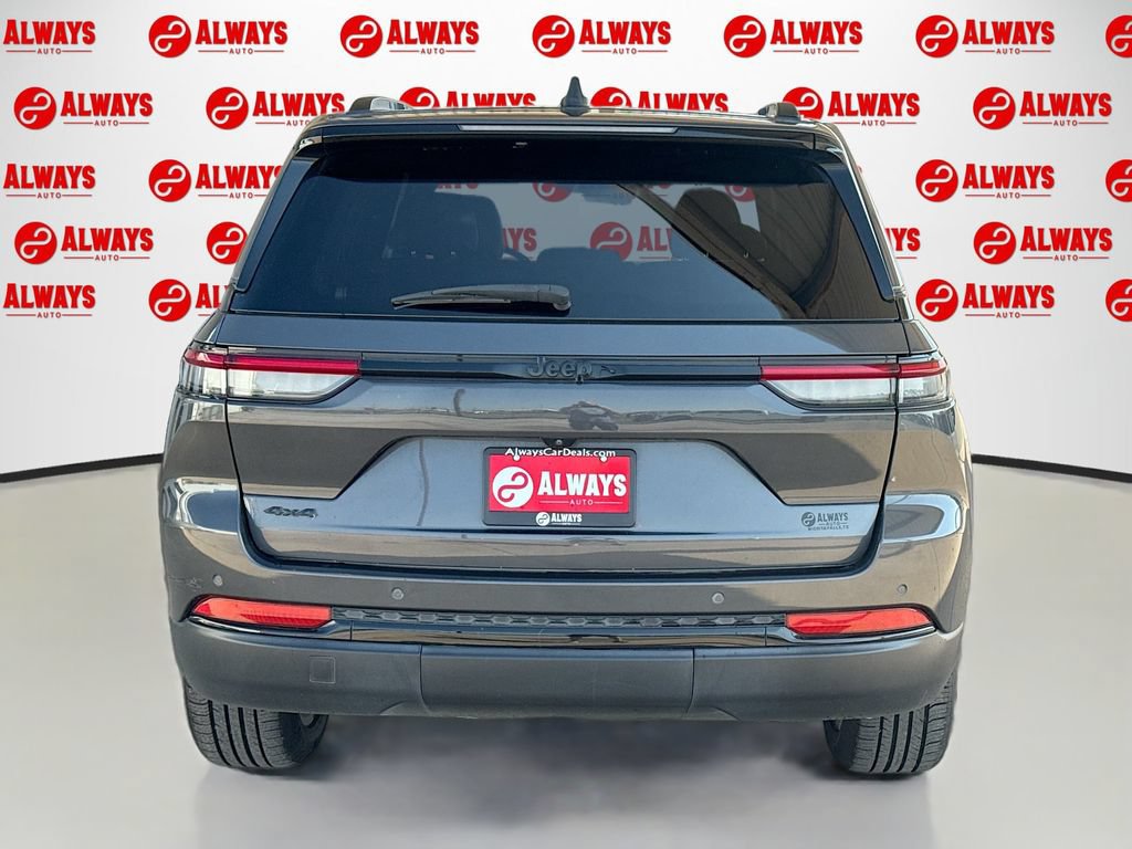 Used 2022 Jeep Grand Cherokee Altitude AWD/4WD image 7