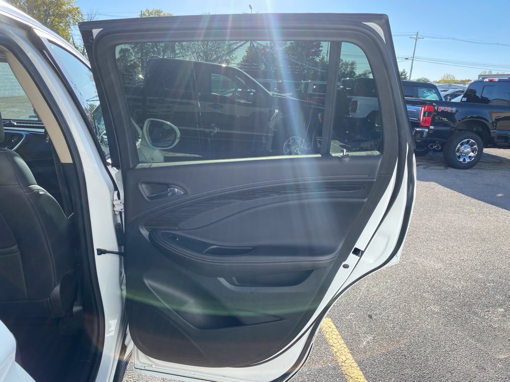 Used 2018 Buick Envision Essence FWD image 38