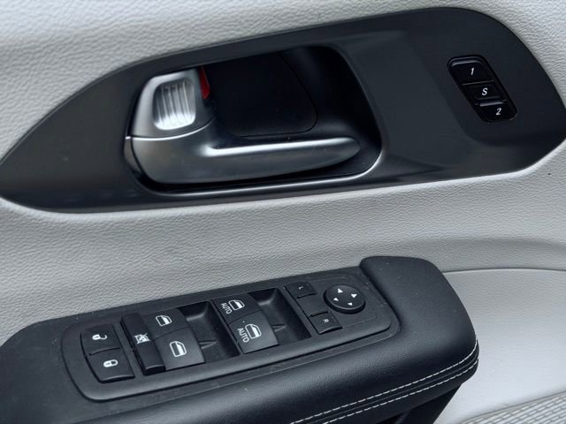 Certified 2023 Chrysler Pacifica Touring-L FWD image 15