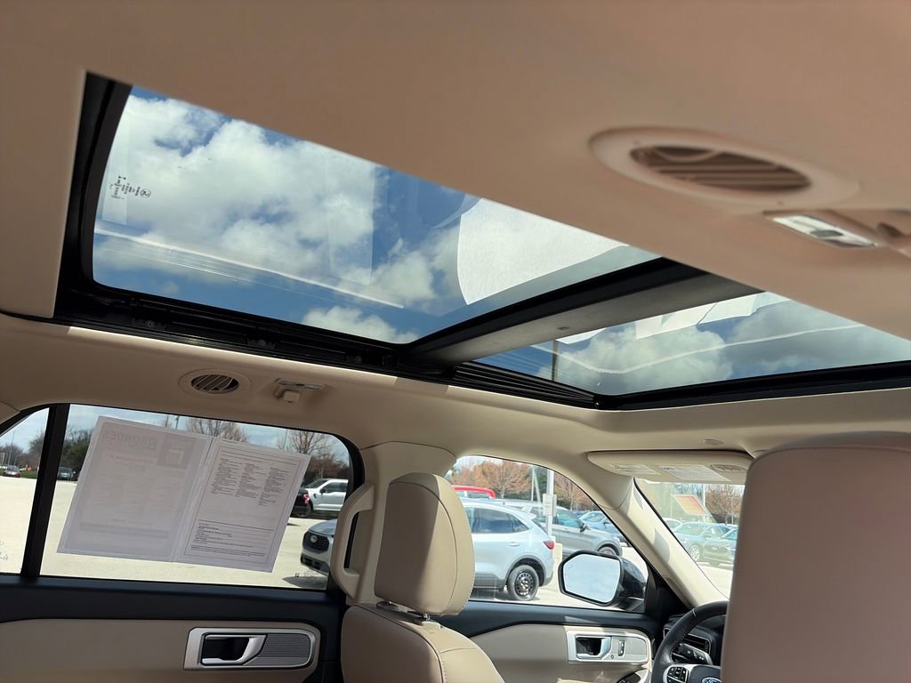 Used 2024 Ford Explorer XLT w/ Equipment Group 202A AWD/4WD image 36