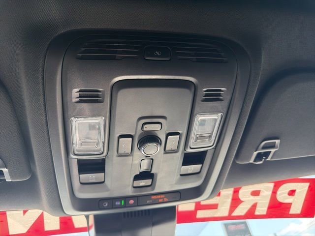 Used 2025 GMC Yukon AT4 w/ AT4 Premium Package AWD/4WD image 17