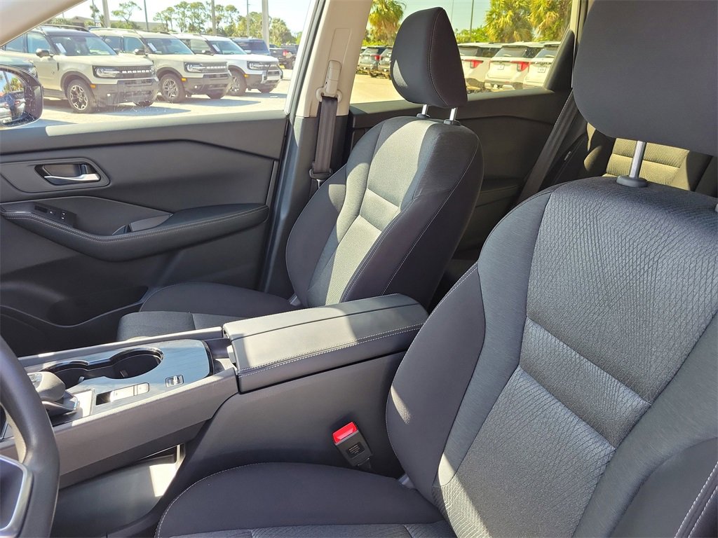 Used 2024 Nissan Rogue SV image 20