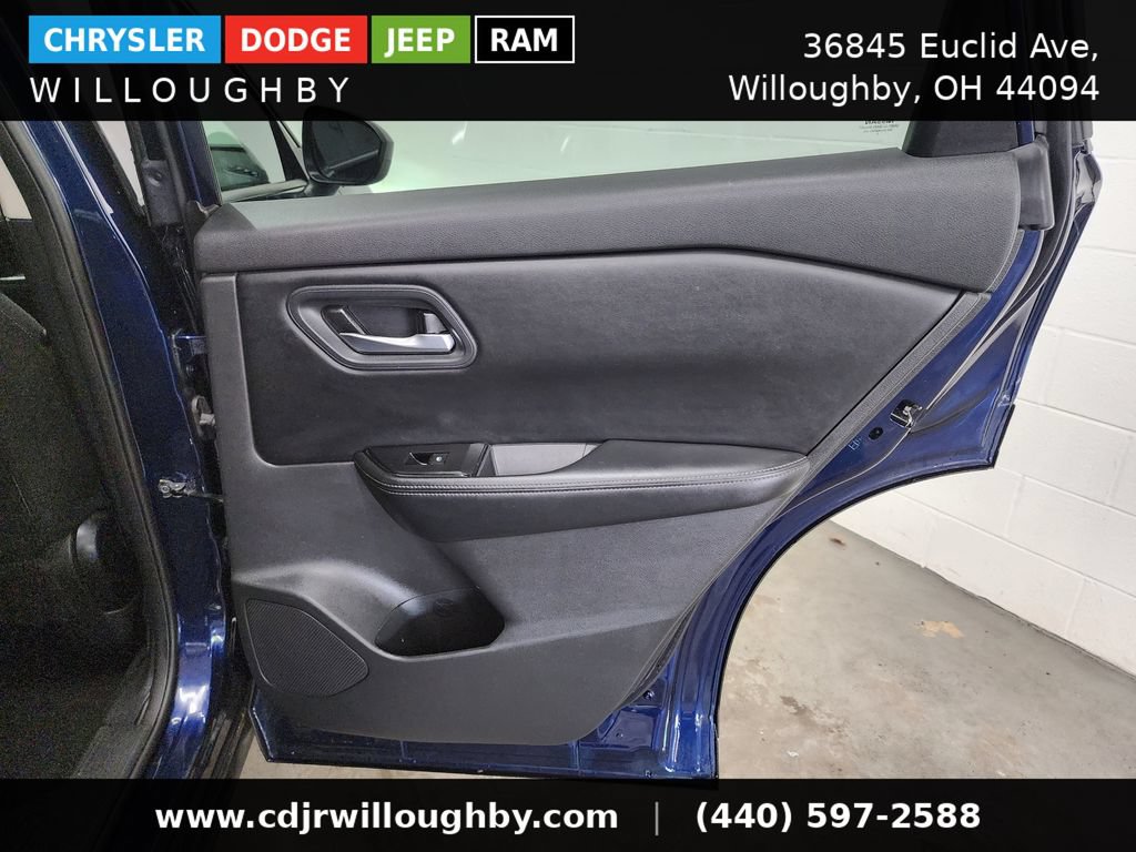 Used 2024 Nissan Rogue SV AWD/4WD image 32