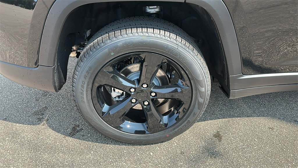 New 2025 Jeep Grand Cherokee Limited w/ Black Appearance Package image 9