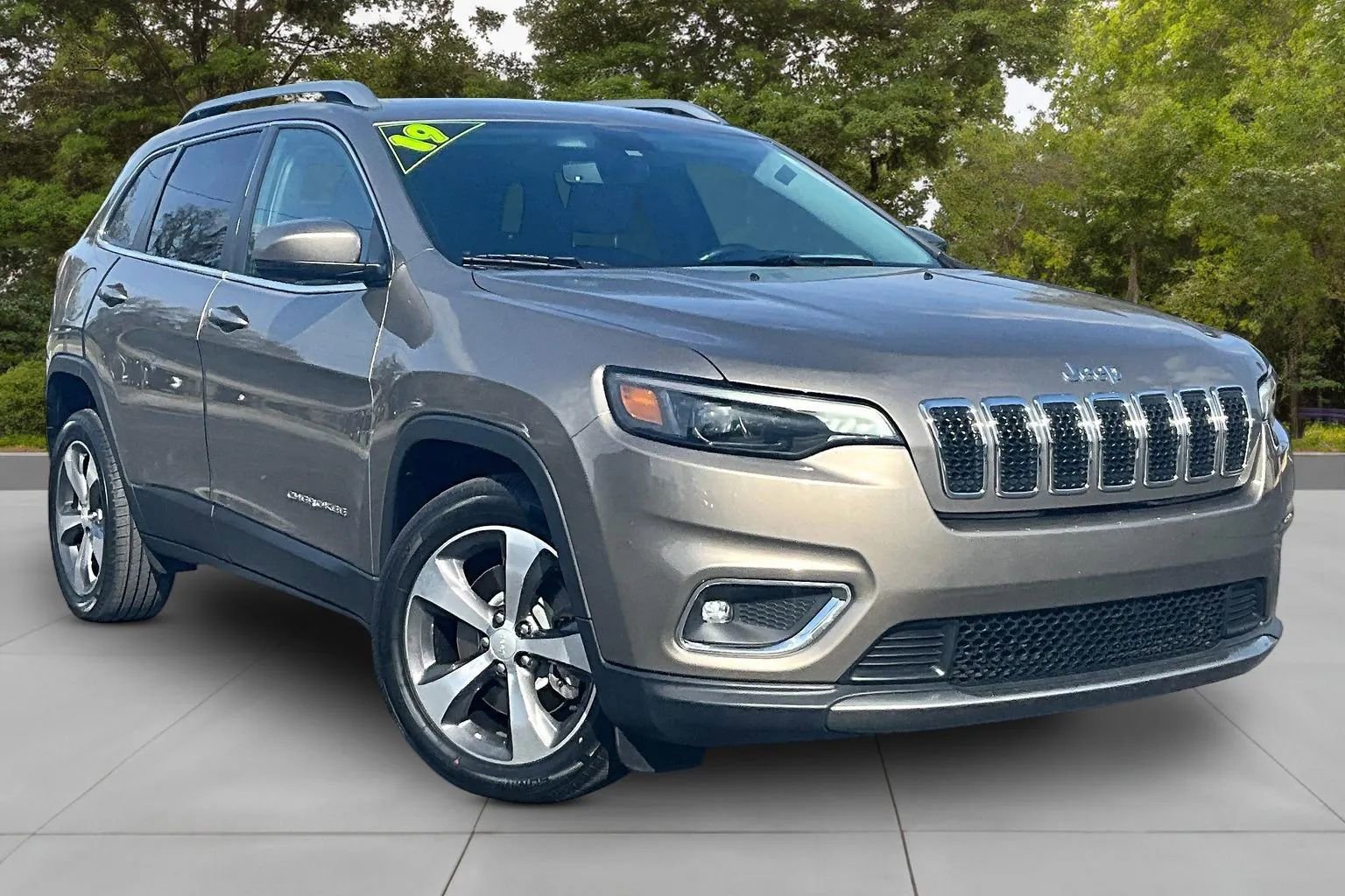 Used 2019 Jeep Cherokee Limited image 11