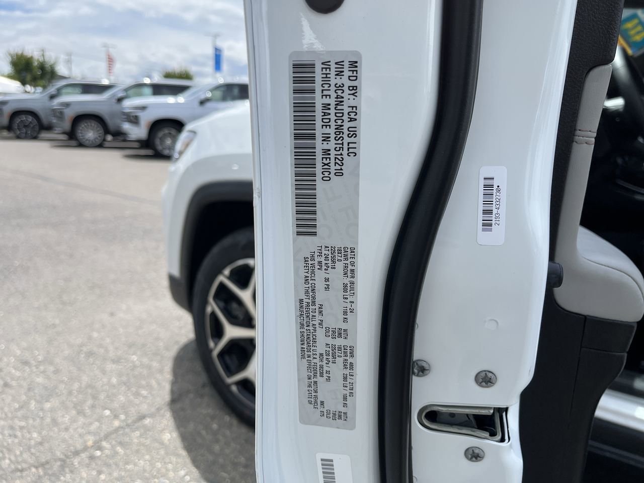 Used 2025 Jeep Compass Limited AWD/4WD image 31