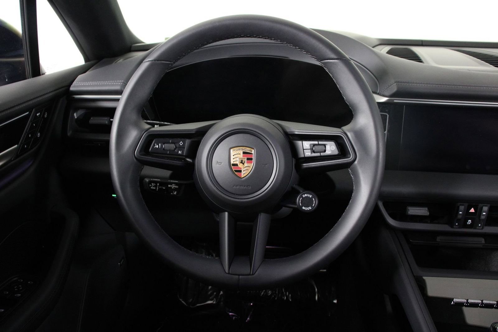 Certified 2025 Porsche Macan 4S Electric image 12