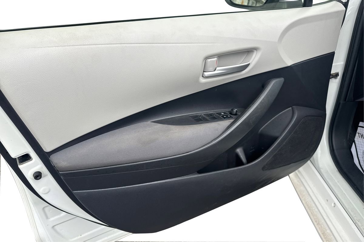 Used 2020 Toyota Corolla LE FWD image 17