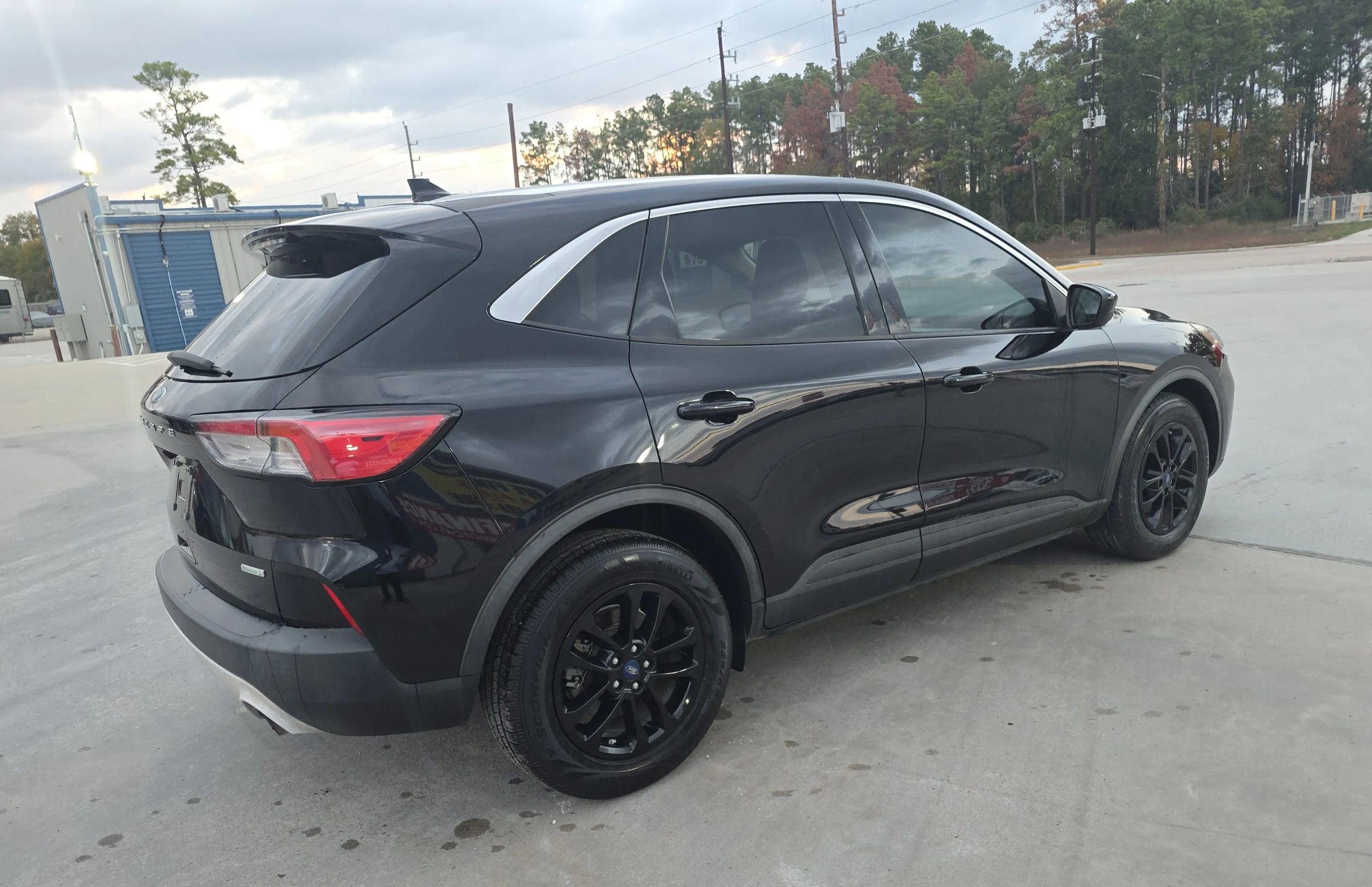 Used 2020 Ford Escape SE image 16