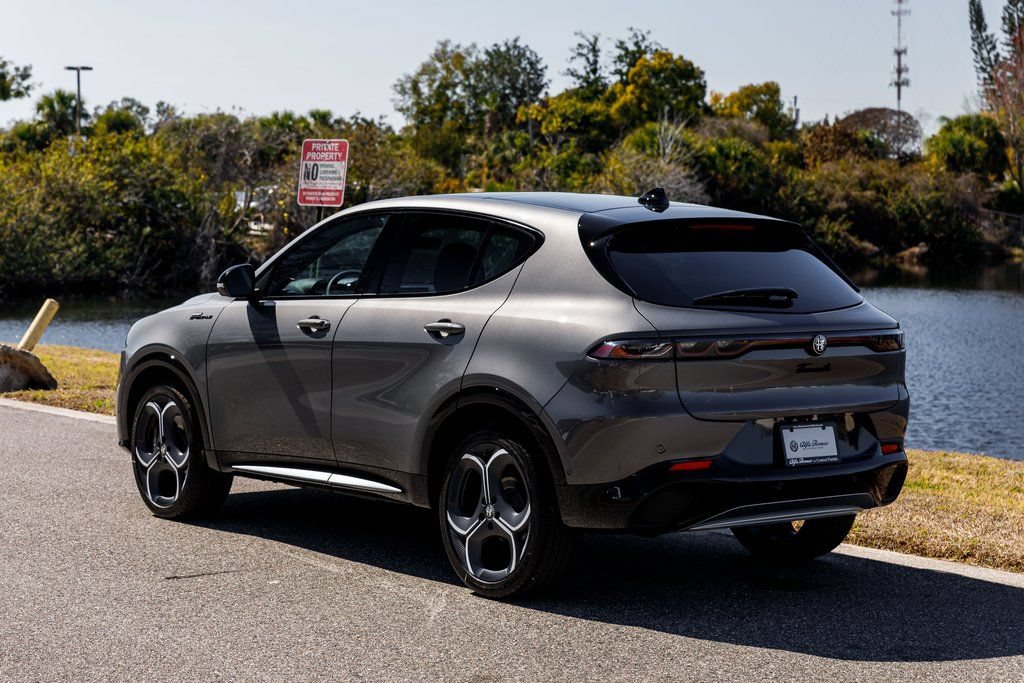 New 2026 Alfa Romeo Tonale w/ Active Assist Package AWD/4WD image 5