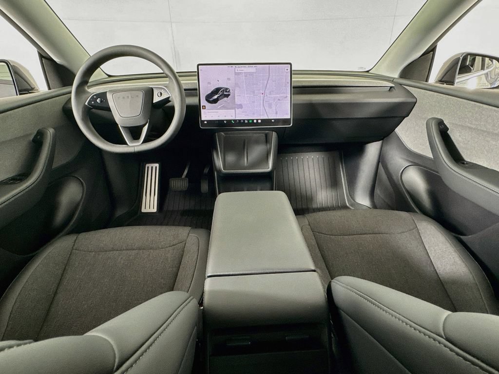 Used 2026 Tesla Model Y 2WD image 33