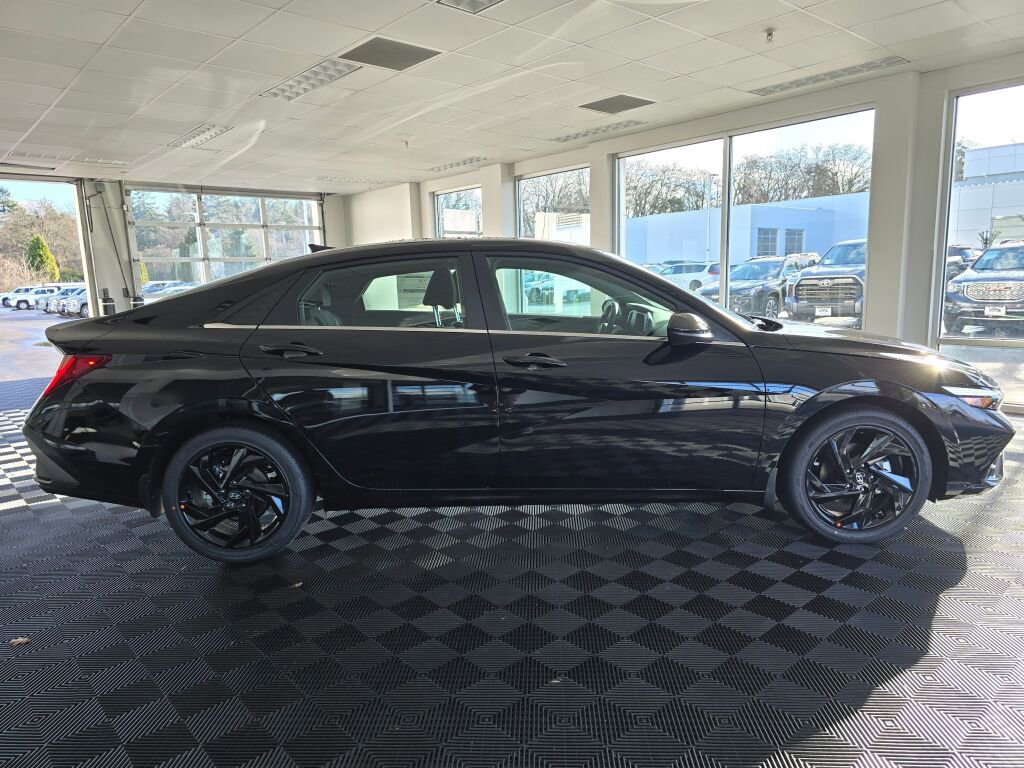 New 2026 Hyundai Elantra SEL Sport image 3