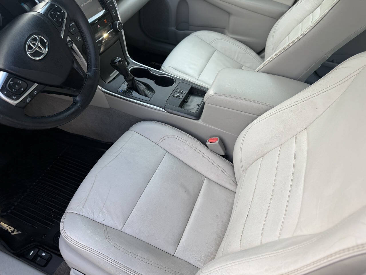 Used 2017 Toyota Camry XLE w/ Convenience Package FWD image 16
