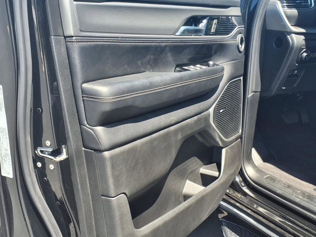 New 2025 Jeep Wagoneer 4WD w/ Convenience Group I image 4