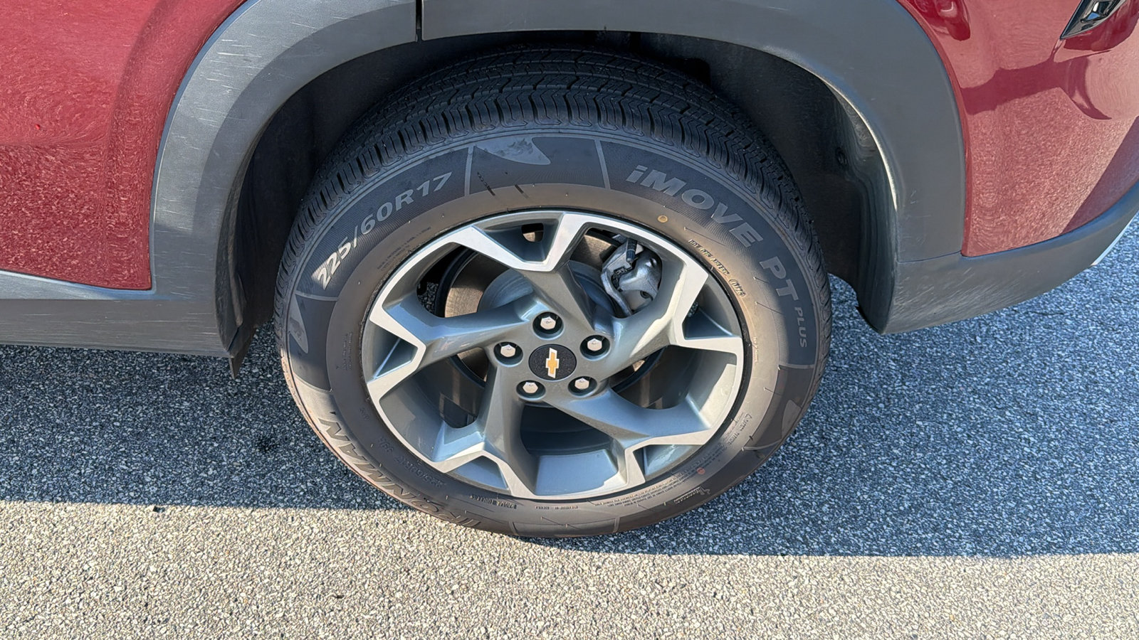 Used 2025 Chevrolet Trax LT FWD image 12