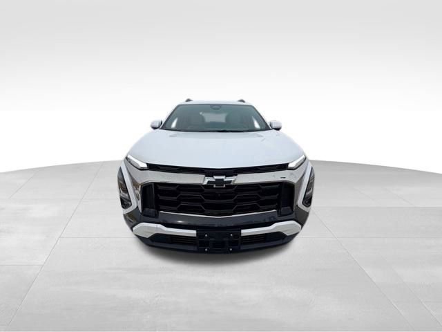 Used 2025 Chevrolet Equinox ACTIV w/ Safety and Technology Package image 2