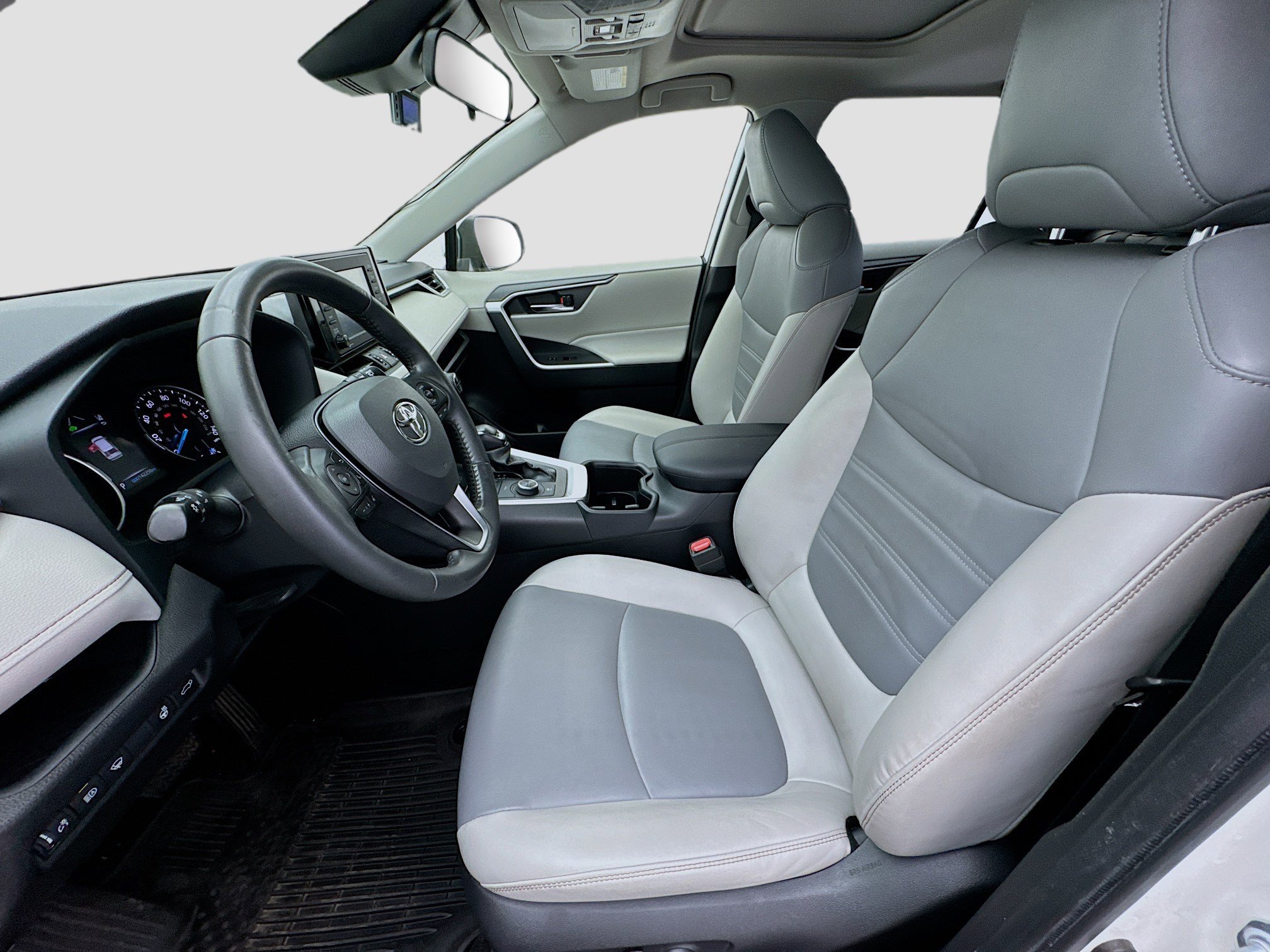 Used 2022 Toyota RAV4 XLE Premium AWD/4WD image 13