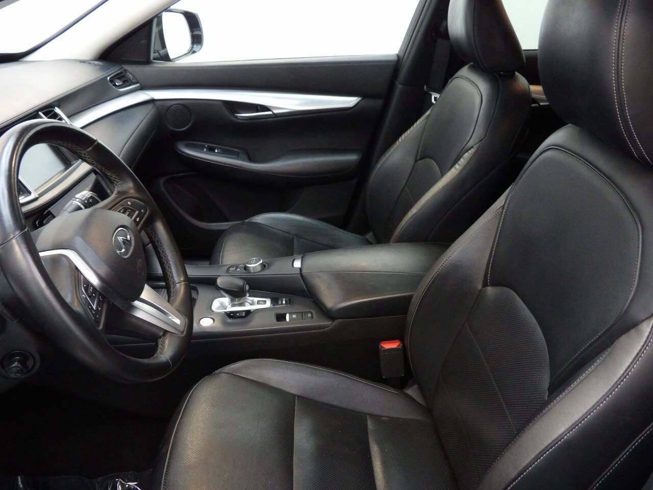 Used 2019 INFINITI QX50 Essential w/ Premium Heat Package image 12