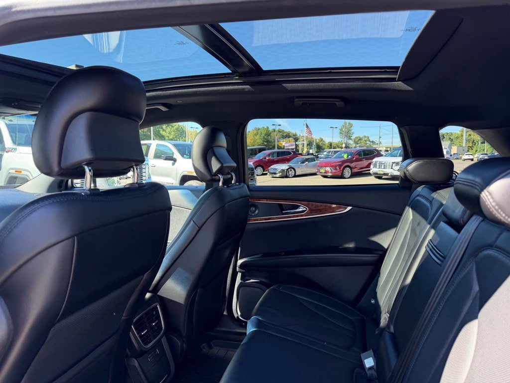 Used 2019 Lincoln Nautilus Reserve AWD/4WD image 13