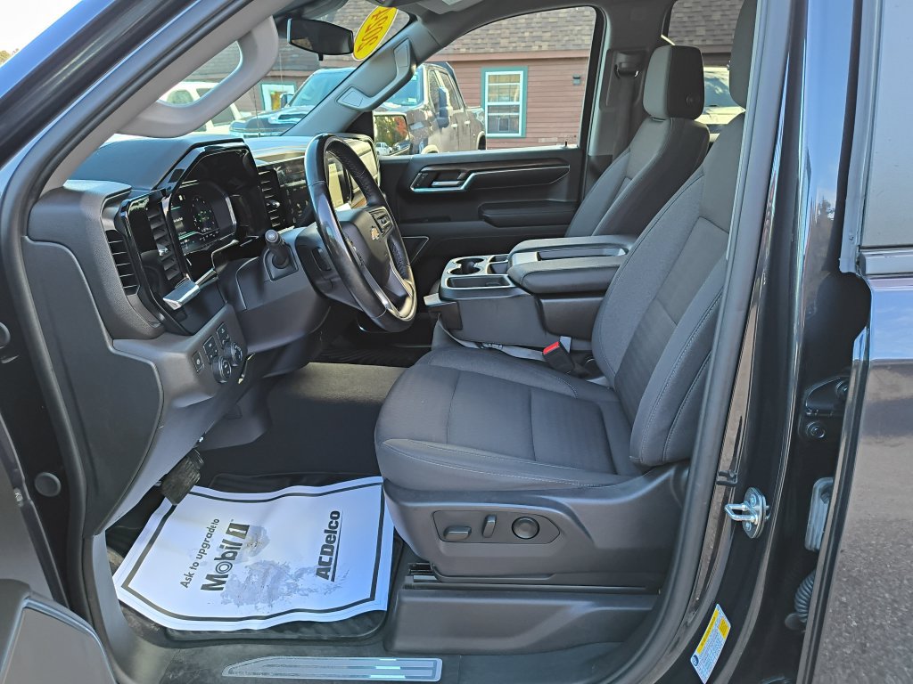 Used 2024 Chevrolet Silverado 1500 LT AWD/4WD image 9