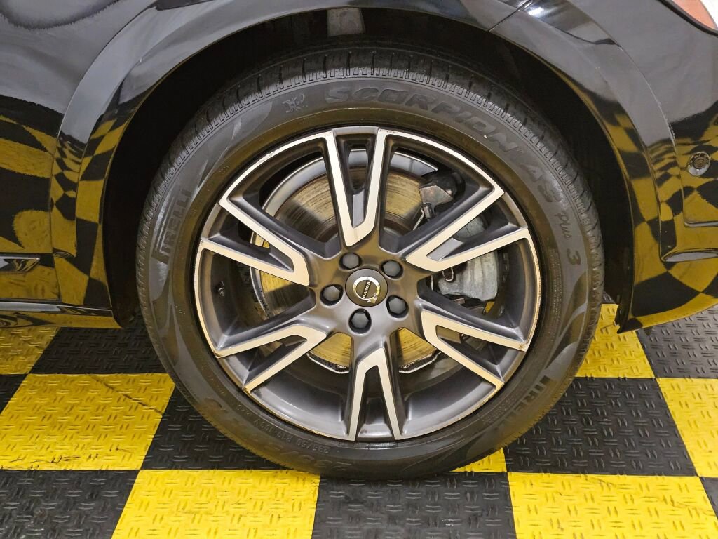 Used 2017 Volvo V90 T6 Cross Country image 9