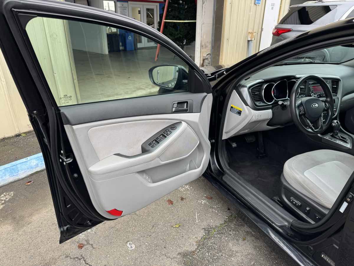 Used 2011 Kia Optima LX w/ Convenience Pkg image 21