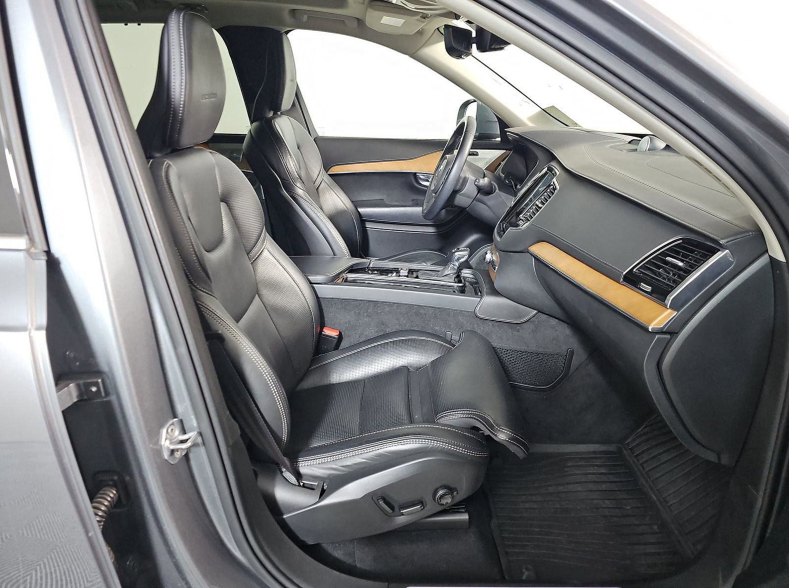 Used 2019 Volvo XC90 T6 Inscription w/ Protection Package Premier AWD/4WD image 10