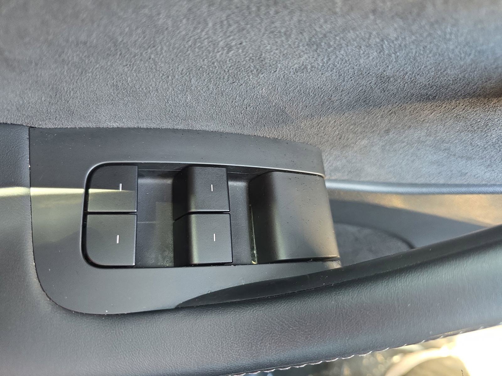Used 2025 Tesla Model Y Long Range AWD/4WD image 24