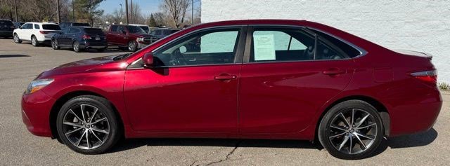 Used 2015 Toyota Camry XSE w/ Moonroof Package image 2