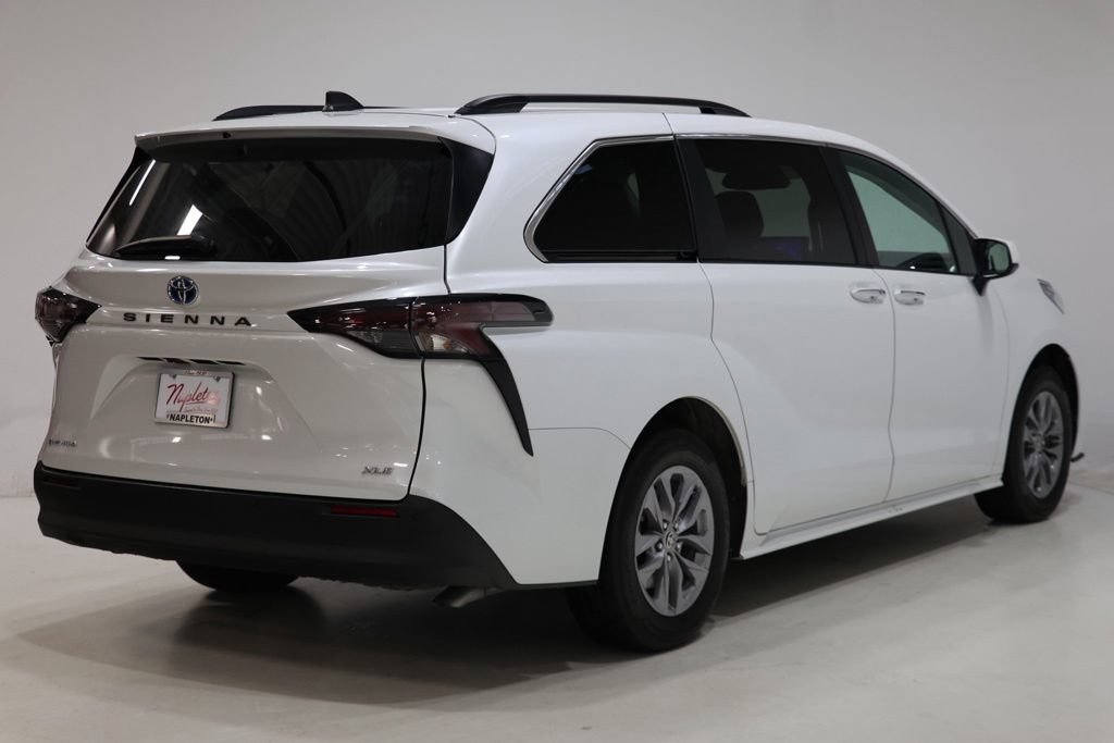 Used 2025 Toyota Sienna XLE w/ XLE Plus Package AWD/4WD image 8