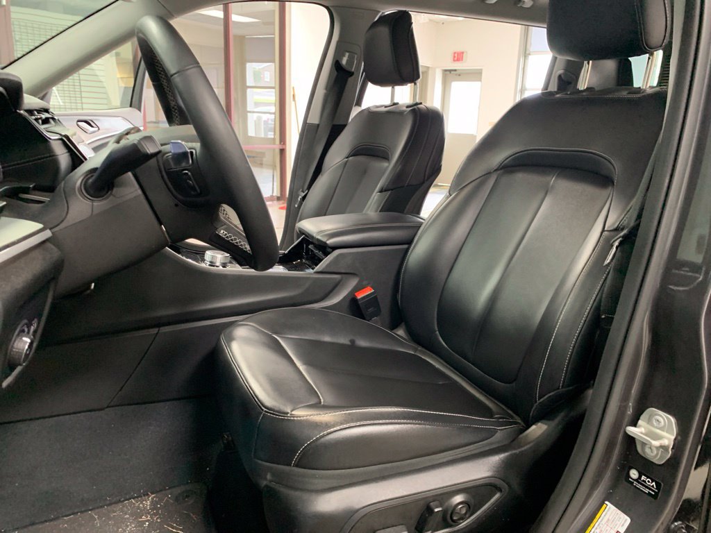 Used 2023 Jeep Grand Cherokee L Limited AWD/4WD image 7