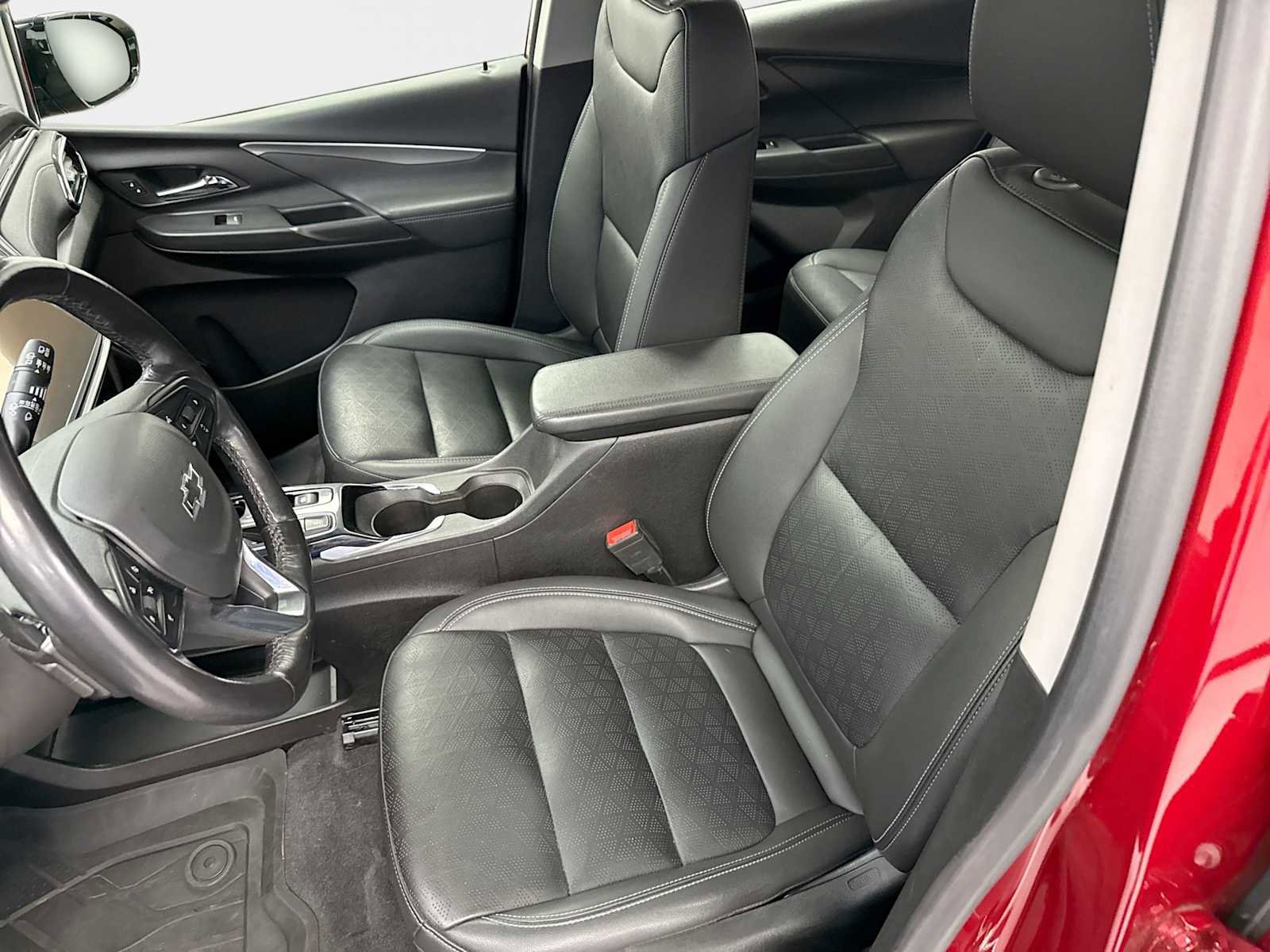 Used 2023 Chevrolet Bolt LT w/ Infotainment Package FWD image 13