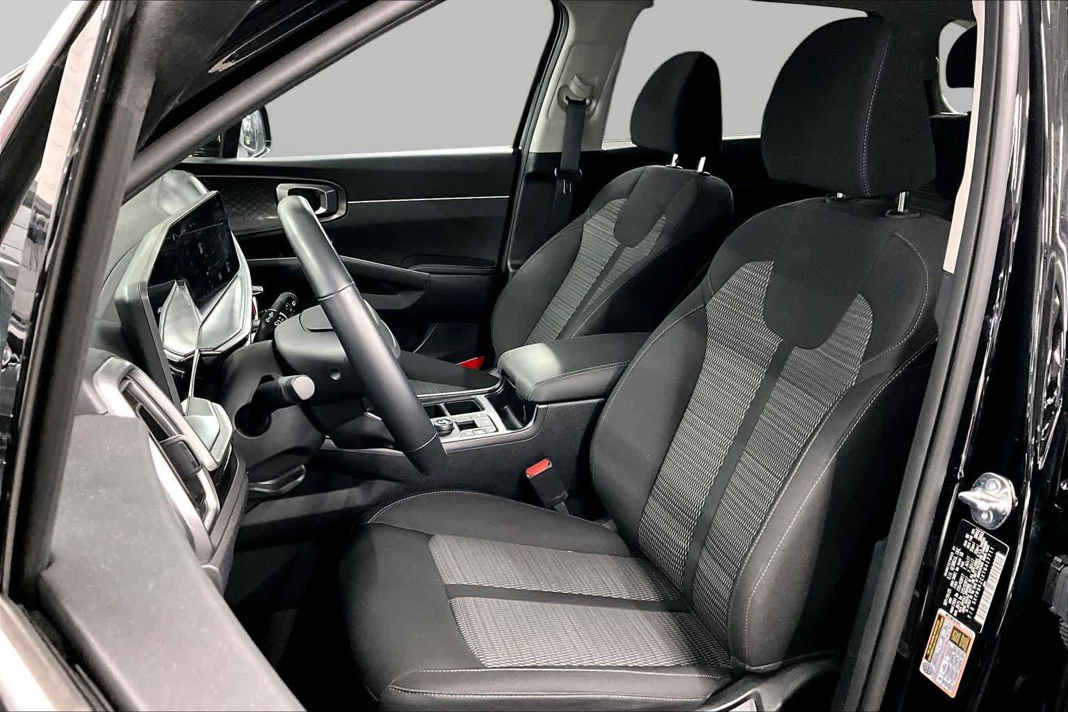 Used 2026 Kia Sorento LX FWD image 7