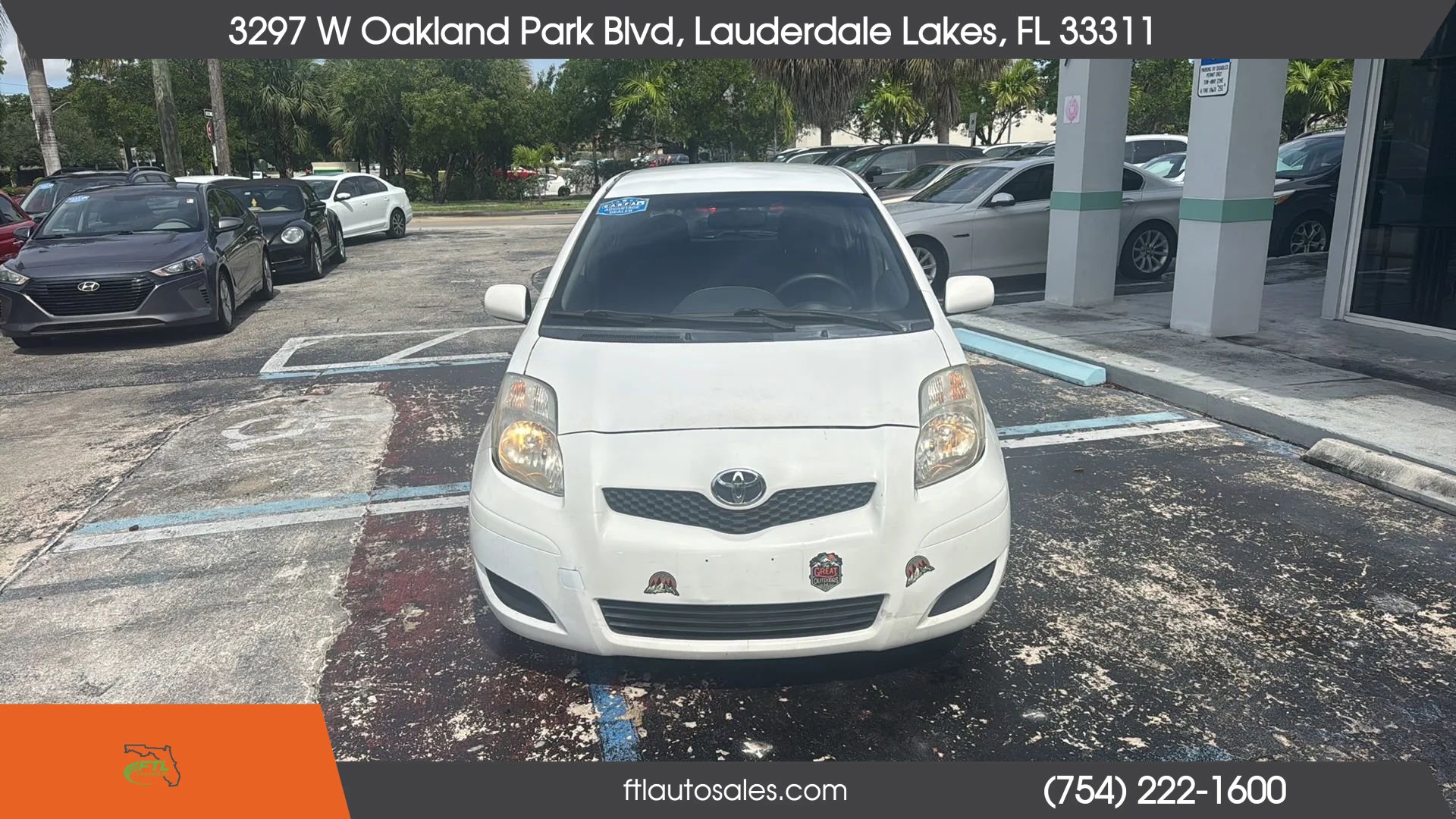 Used 2010 Toyota Yaris 4-Door Hatchback FWD image 4