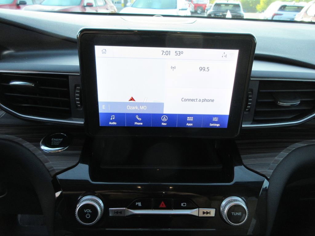 Used 2022 Ford Explorer Limited w/ Equipment Group 301A AWD/4WD image 33