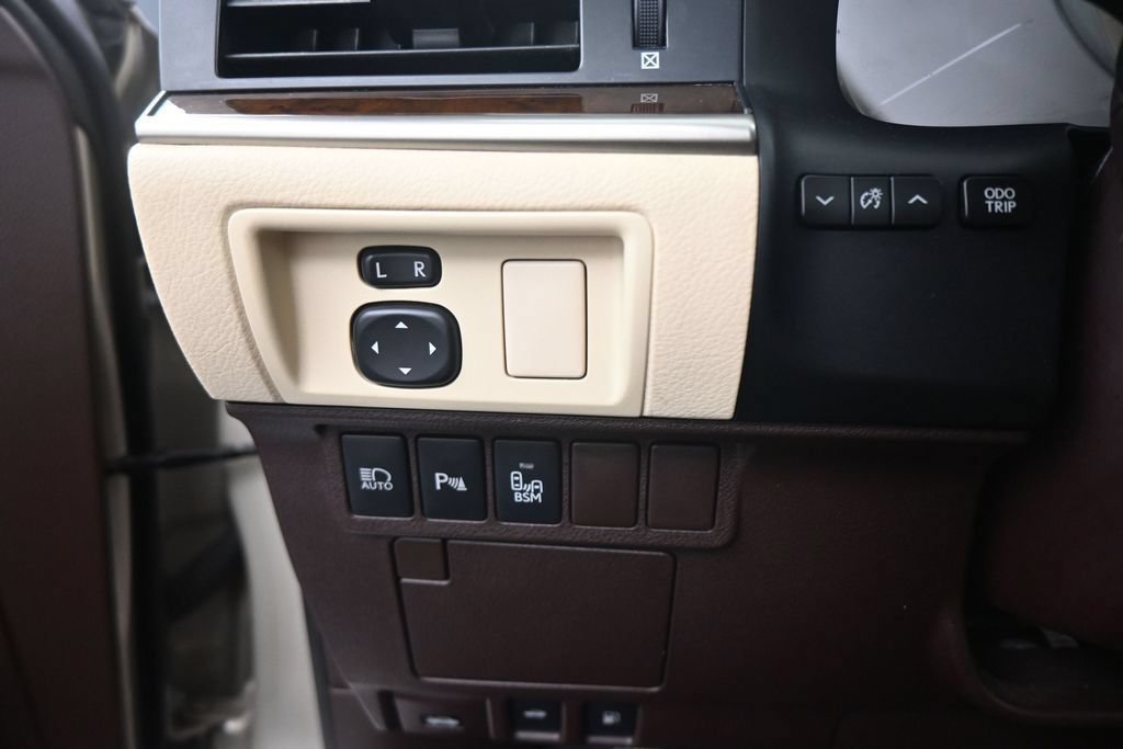 Used 2018 Lexus ES 350 w/ Luxury Package w/Wood Trim FWD image 14